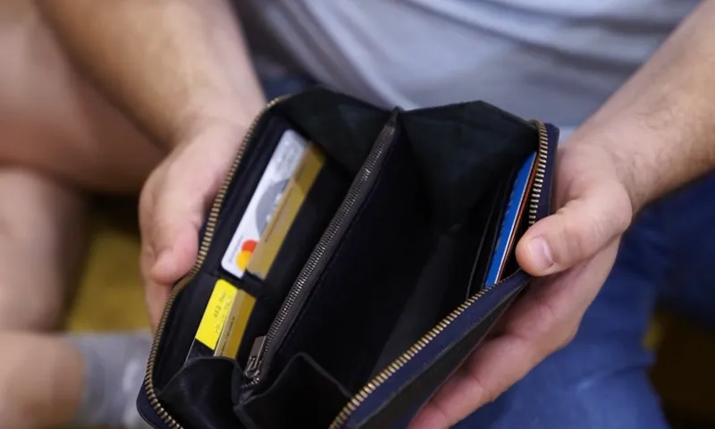 Жительница Рубцовска лишилась 250 000 рублей, когда пыталась спасти сбережения