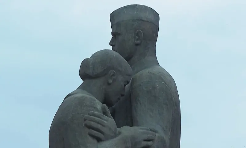 Один из лучших баритонов страны и артисты филармонии выступят у Мемориала Славы в Барнауле