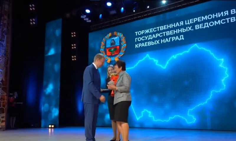 Виктор Томенко посетил ежегодный августовский педагогический совет в Барнауле 