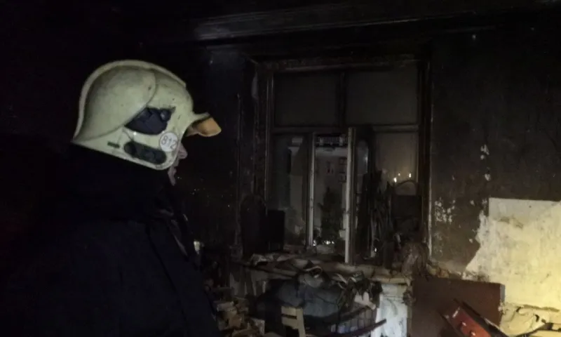 Пожар в доме под шпилем ликвидировали в Барнауле