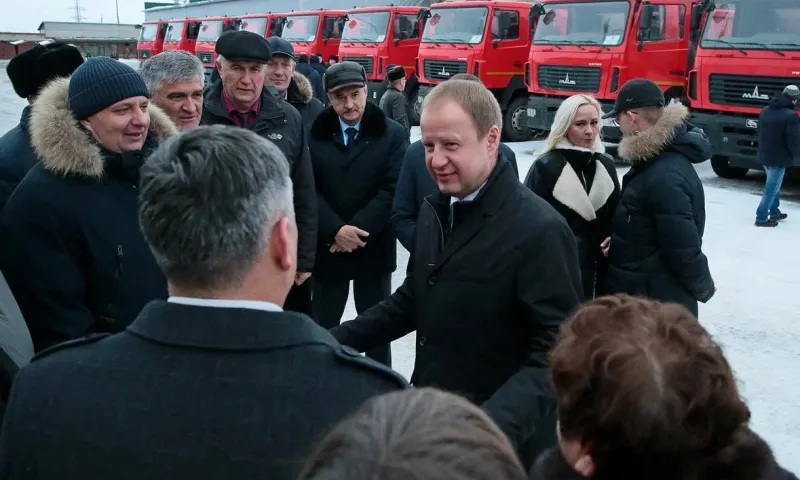 Губернатор Виктор Томенко вручил новую коммунальную технику районам Алтайского края