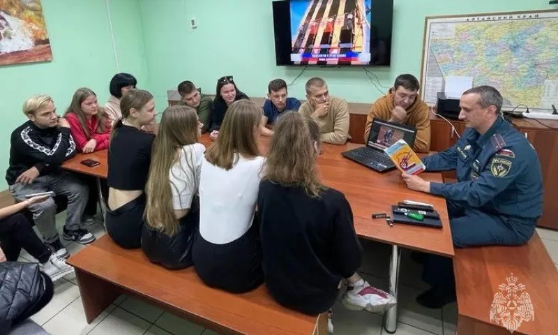 Юные жители Барнаула научились основам психологической помощи при ЧС