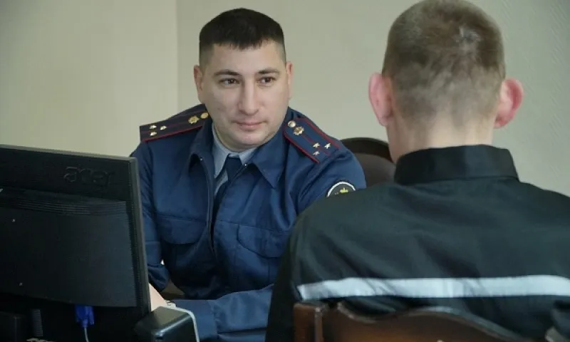 Отбывавший срок в колонии Алтайского края попытался дать взятку за хорошую характеристику