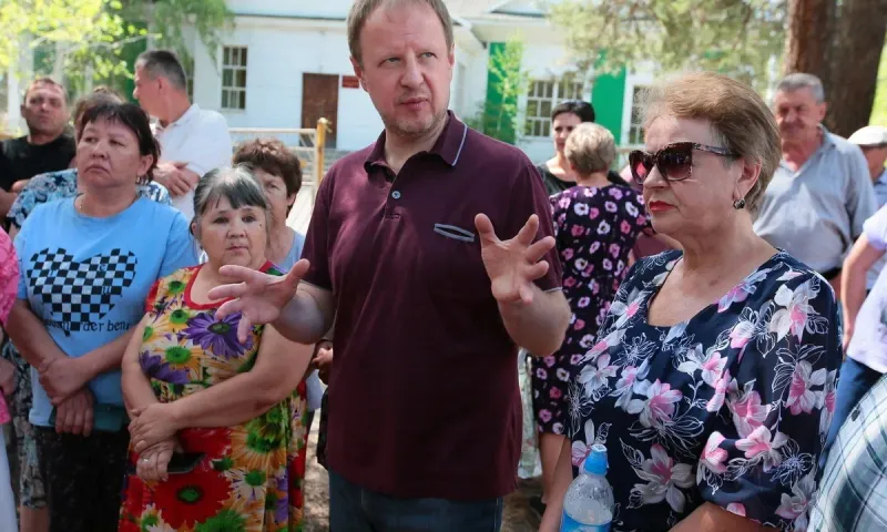 Губернатор Виктор Томенко проконтролировал, как тушат крупный лесной пожар в Егорьевском районе