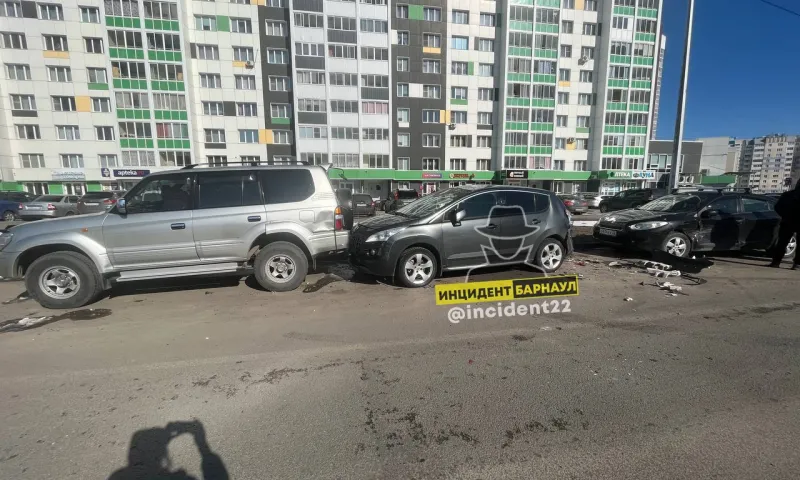 В Барнауле водитель спровоцировал ДТП и скрылся с места происшествия