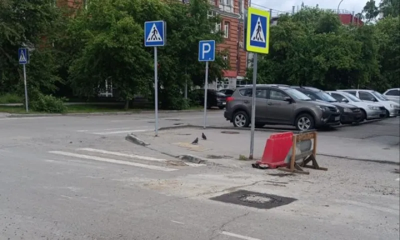 Колодцы на проезжих частях ремонтируют в Барнауле