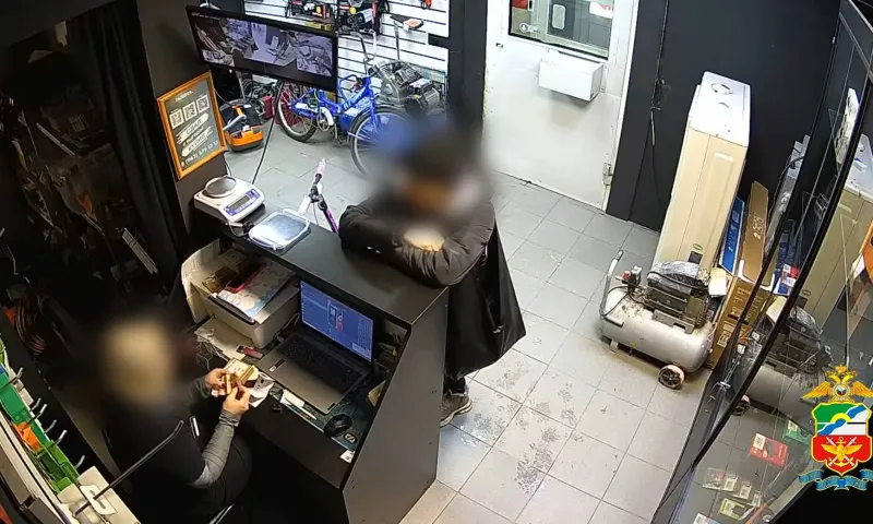 Сотрудницу барнаульского ломбарда уличили в торговле наркотиками