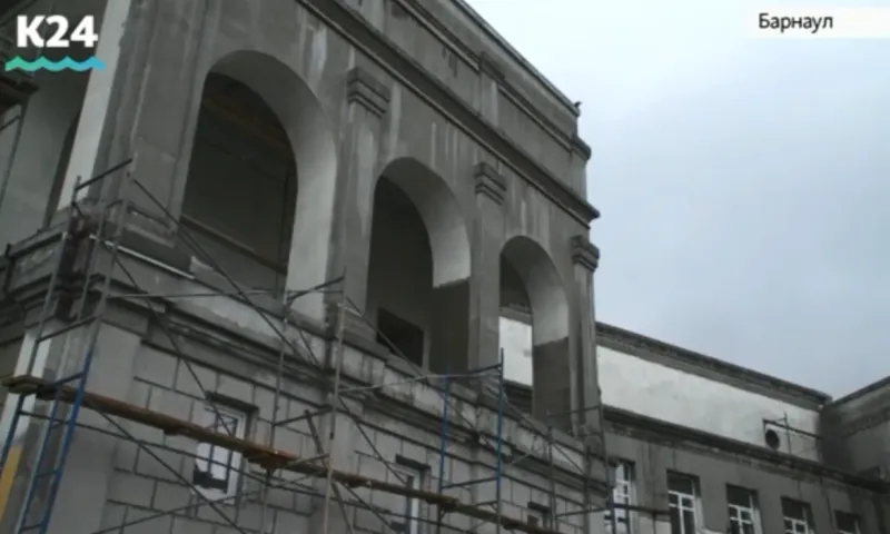 Реконструкция Государственного художественного музея продолжается в Барнауле