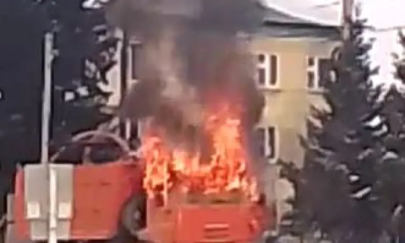 Грузовой автомобиль загорелся в селе Алтайского края