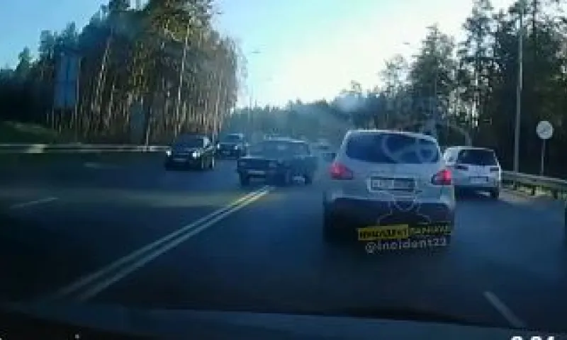 Водитель успел избежать аварии в Барнауле