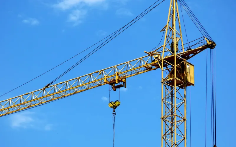 Подрядчики, не успевающие выполнить в срок работы из-за санкций, получили бессрочный срок для выплаты списания штрафов