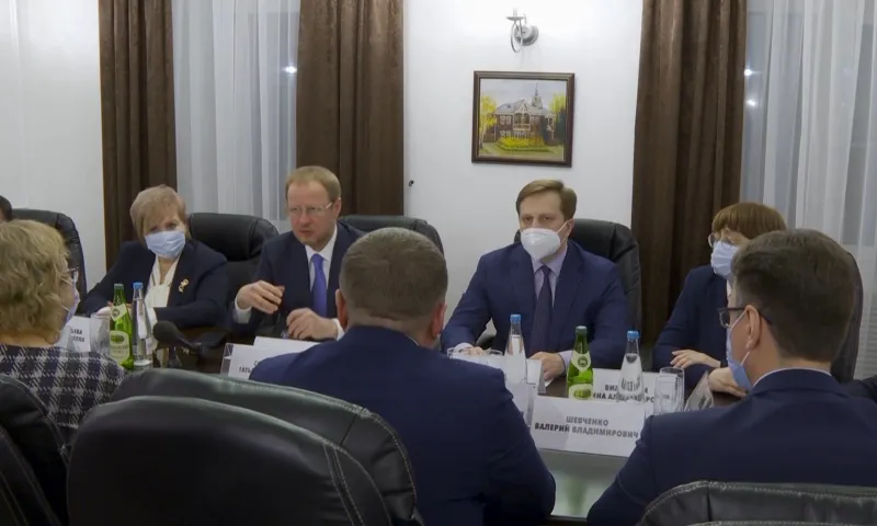 «Cтабилизировалась»: Виктор Томенко обсудил с алтайскими медиками эпидемиологическую обстановку в регионе