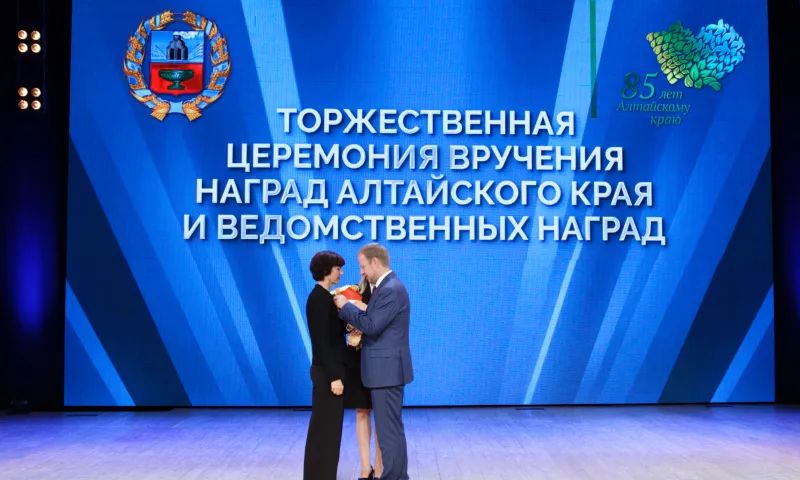 Виктор Томенко поручил Минобрнауки Алтайского края разработать комплекс мер для поддержки педагогов-наставников