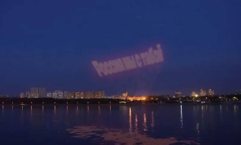 Китай зажёг над Амуром надпись в поддержку России