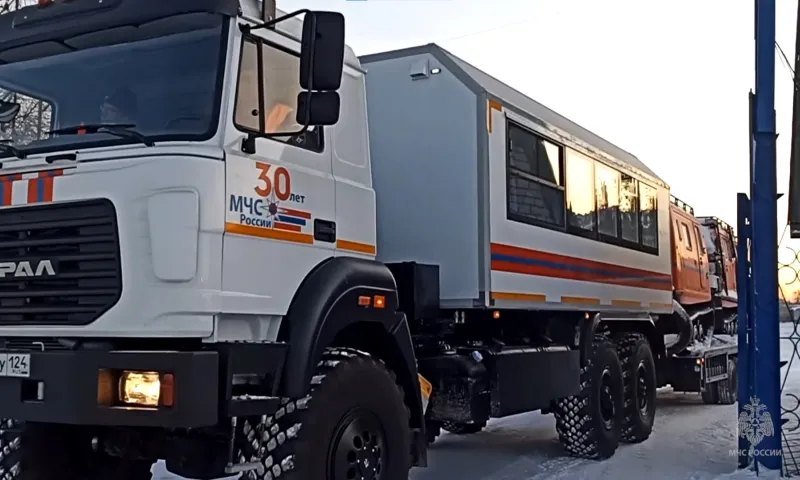 Сотрудники МЧС дежурят на трассах в Алтайском крае из-за непогоды