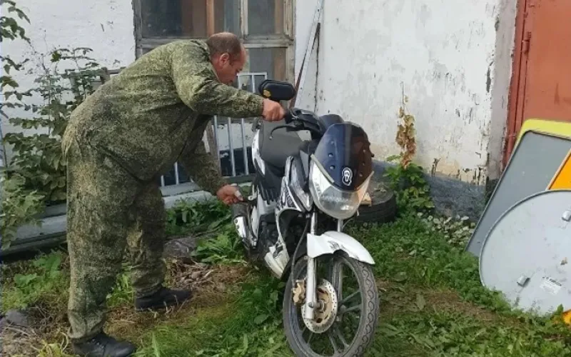 Судебные приставы забрали мотоцикл у пьяного водителя и передали его в зону СВО