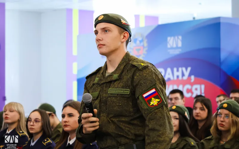 Барнаульские студенты встретились с участником СВО в рамках проекта «Твой Герой»