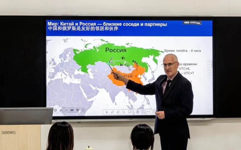 Преподаватели Алтайского ГАУ начали читать лекции студентам в Китае