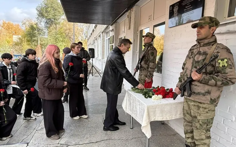 Мемориальную доску погибшему герою СВО открыли в Рубцовске 