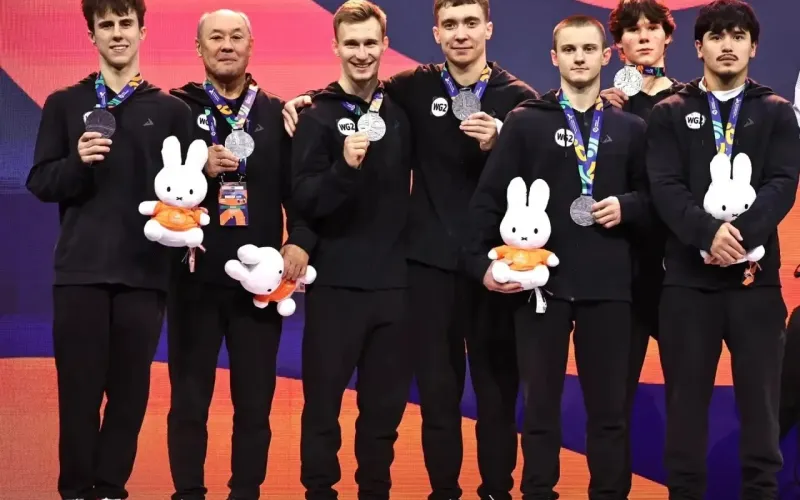 Барнаульский гимнаст завоевал серебро чемпионата мира в составе российской команды в Роттердаме