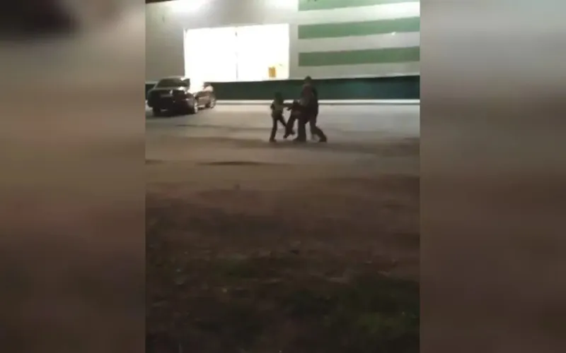 В Белокурихе мужчина вместе с сыном избил 14-летнего подростка 