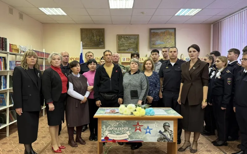 В барнаульском лицее открыли Парту Героя в память о погибшем на СВО Алексее Козлове
