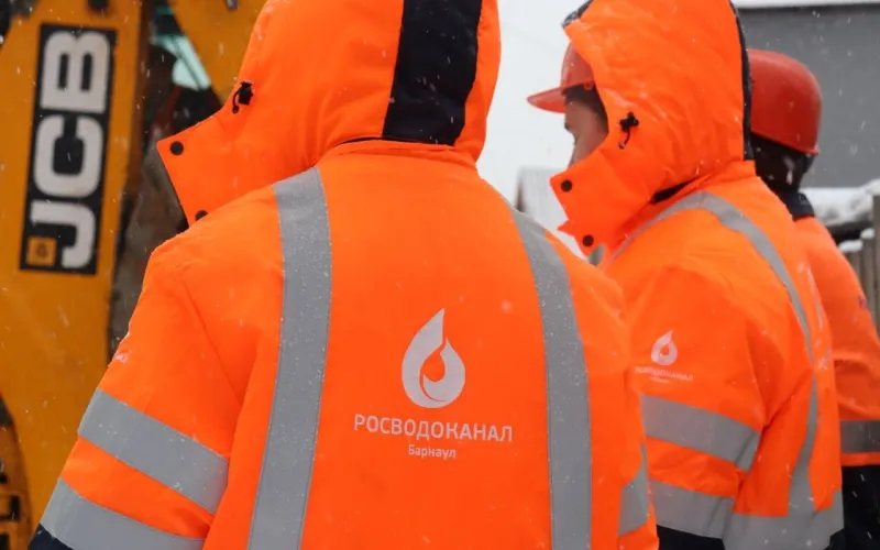 Холодную воду отключили у части жителей Барнаула