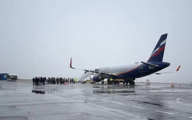 В Барнауле рейс в Москву задержали почти на 11 часов, ещё один отменили