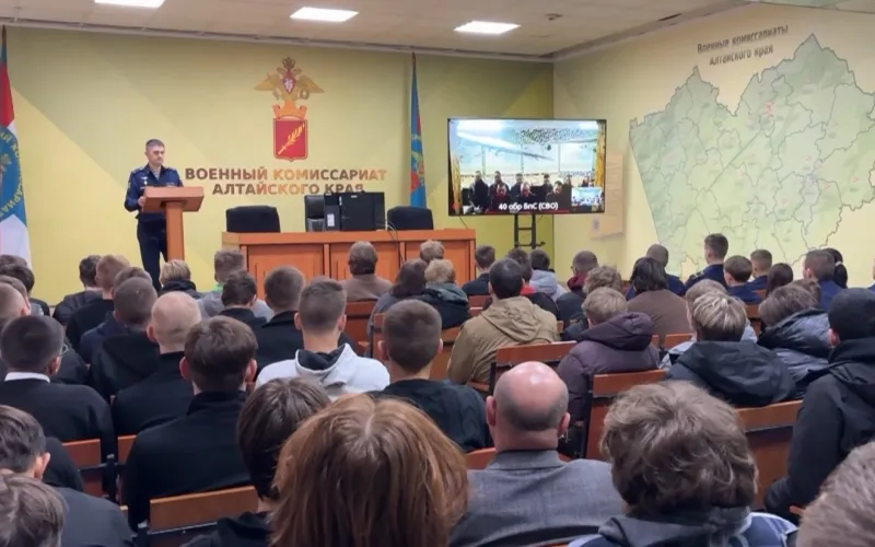 Студенты Алтайского края обсудили службу в войсках беспилотных систем с операторами дронов из зоны СВО