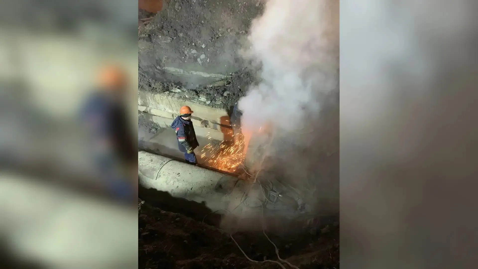 Ремонт поврежденной трубы завершили на улице Попова в Барнауле