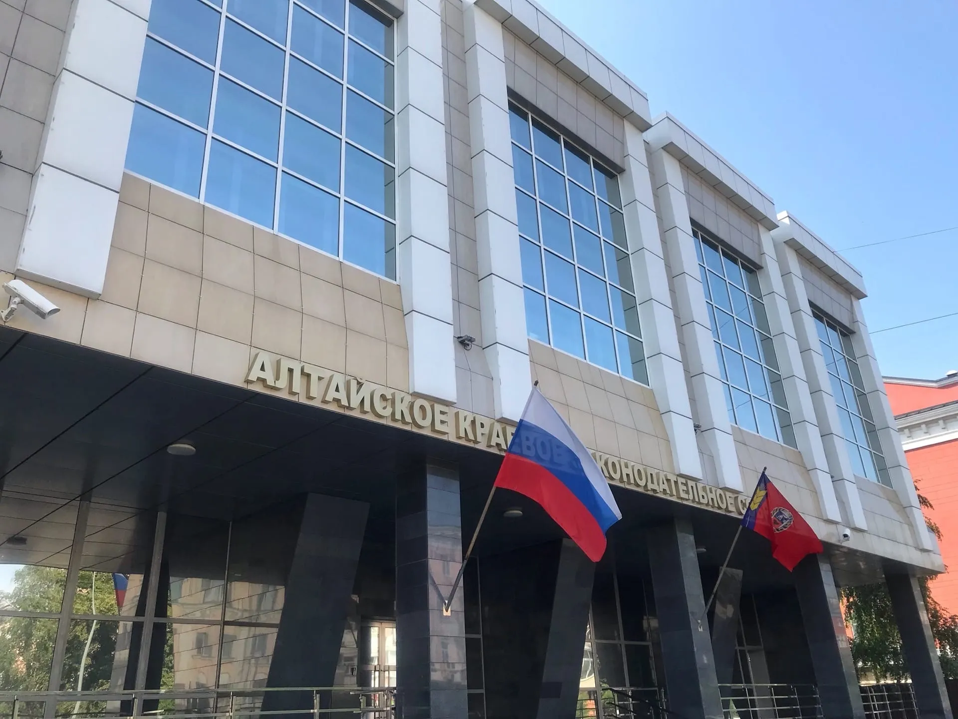 Бюджет Алтайского края на 2027 год приняли в первом чтении: расходы превысят 214 млрд рублей